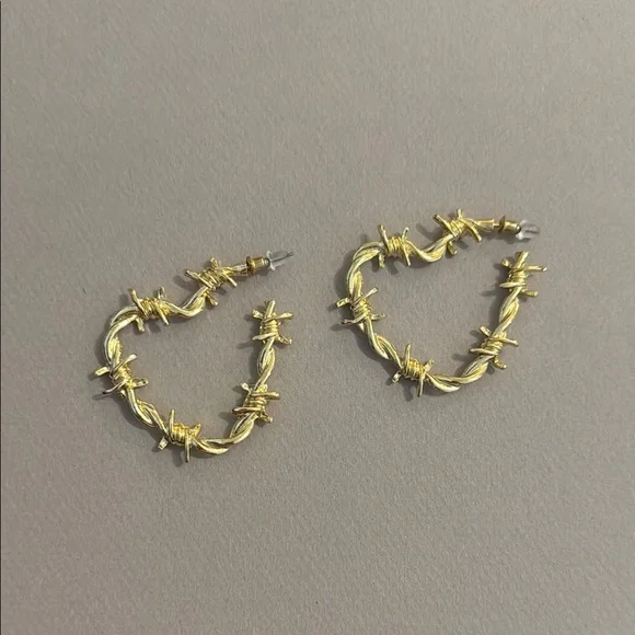Heart Wire Hoop Earrings M487 - Picture 4 of 4